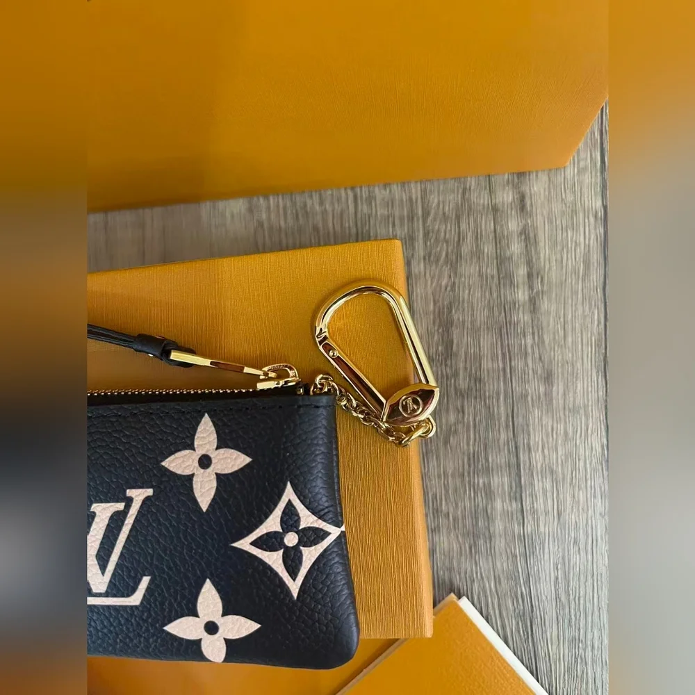 Louis Vuitton Key Pouch - Picture 3 of 11